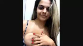 Babe Shows Off Her Pussy in a Private Cam Show, Sucking Dick Like a Pro