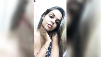 Babe Shows Off Her Pussy in a Private Cam Show, Sucking Dick Like a Pro