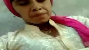 Hyderabadi Muslim Aunty Masturbates Her Pussy To Mind-Blowing Orgasm