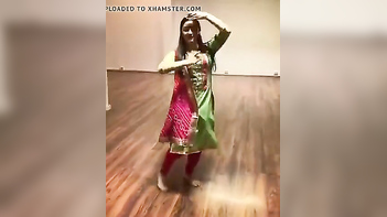 Babe Dances Seductively in Tight Clothes, Hindi Style, Damn Sexy Moves