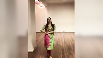 Babe Dances Seductively in Tight Clothes, Hindi Style, Damn Sexy Moves