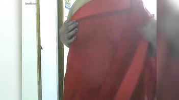 Desi Priya Aunty Cam Show - Wet Pussy Action & Dirty Talk
