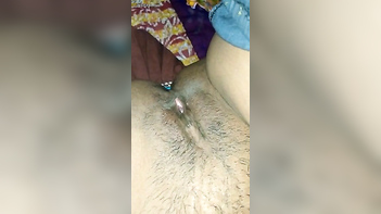 Village Bhabi Gets Her Pussy Fingered Like a Fucking Pro