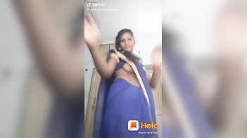 Bhabi Slips, Reveals Juicy Curves in Mind-Blowing Oops Moment