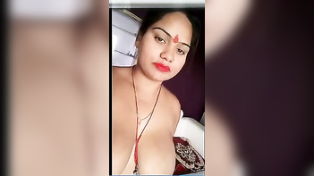 Curvy Desi Babe Flashes Her Natural Tits and Juicy, Hairy Pussy On Camera