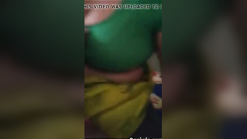 Indian Desi Aunty Sucking Dick Like A Pro In The Bedroom