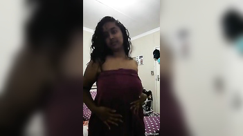 Chesty Amateur Shakes Her Massive Desi Ass and Juicy Tits at Home