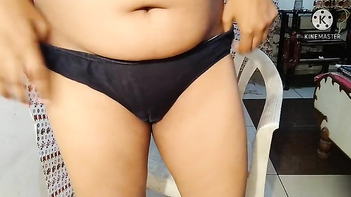 Indian College Chick Flashing Her Juicy Tits and Pussy in the Hostel Bathroom