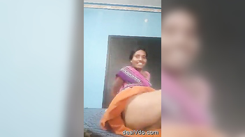 Village Indian Aunty Gets Her Pussy Fingered Like a Fucking Pro