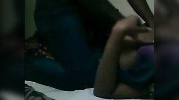 Delhi Wife In Saree Catches Neighbor's Dick In Steamy Extramarital Affair