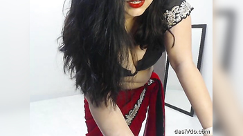 Bhabhi Teasing with Her Juicy Tits and Seductive Dance Moves