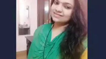 Desi Bhabi Stripping Off Her Clothes in HD - Damn That Pussy