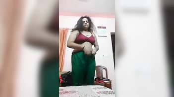 Desi Bhabi Stripping Off Her Clothes in HD - Damn That Pussy