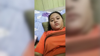 Nepali Aunty with a Juicy, Big Pussy fucks Hard and Cums Loud - New Release