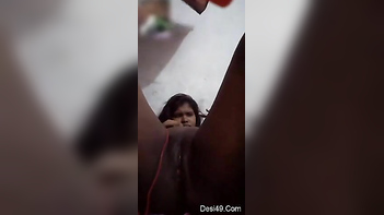 Indian Auntie Stretches Her Tight Pussy With Fucking Long Fingers