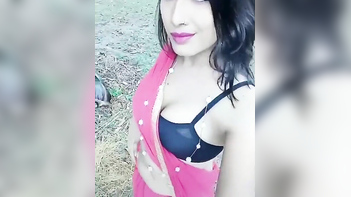 Desi Girl Masturbates in Selfie Video, Slick Pussy, Juicy Moans, Damn Sexy