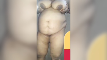 Desi Aunty Flashing Her Massive Tits and Juicy Pussy