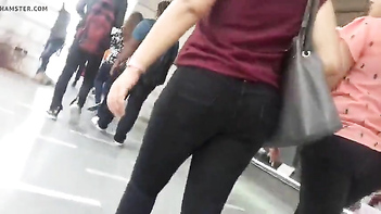 Tamil Chick in Tight Jeans Shows Off Her Juicy Ass