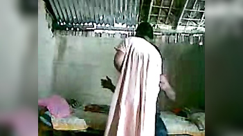 Desi Bhabhi Sucks Devar’s Dick in Village Porn Video, Wild Sex Scene