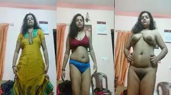 Desi Chick Flashing Her Juicy Tits and Pussy on Cam