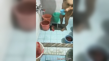 Desi chubby pours water all over her naked body, teasing the fuckin' hidden cam