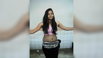 Indian Chick Belly Dances Like a Damn Pro, Sexy As Shit, Watch Now!