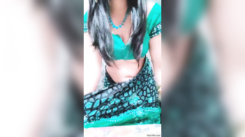 Indian MILF Soniya Bhabi Rides Dick Like a Champ