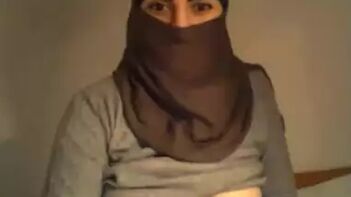 Paki Chick Shows Off Her Tight Pussy in a Teasing Cam Show - Damn That's Sexy