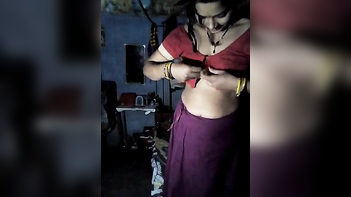 Dehati Desi Babe Strips Out of Her Saree, Revealing Naked Curves