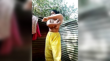 Bangladeshi Village Chick Stripping Down for a Nude Bathing Selfie Session