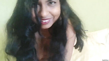 Indian Chick Shows Off Her Juicy Pussy In A Raw Homemade Porn Video