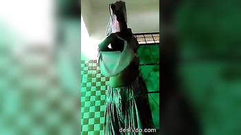 Desi Milf Shows Off Her Pussy In A Nude Selfie For Her Damn Lover