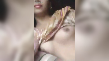Indian Babe Shows Off Her Pussy in a Sexy Selfie Session