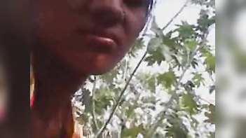 Indian Village Chick Sucks Dick Outdoors, Kanpur Style Blowjob Action