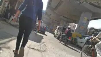 Desi Babe Shows Off Her XXL Ass and Nails Herself With a Vibrator in Public