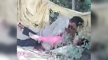 Desi Hooker Gets Pounded Hard By Truck Driver On Dirty Roadside