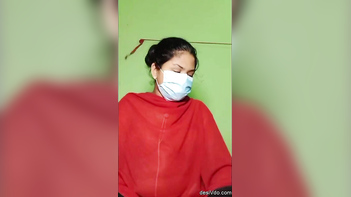 Desi Babe Shows Off Her Juicy Tits and Seductive Curves