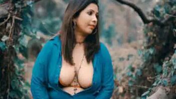 Desi Chick Nandita in Saree Shows Off Her Curvy Ass and Tits