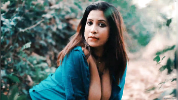 Desi Chick Nandita in Saree Shows Off Her Curvy Ass and Tits