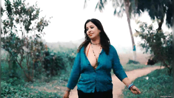 Desi Chick Nandita in Saree Shows Off Her Curvy Ass and Tits