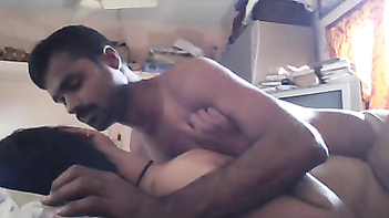 Leaked HD Homemade MMS Scandal of Shy Chennai Aunty Gets Wild and Dirty