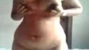 Desi Mature Aunty with Big Tits Sucking Dick in Hindi Porn Videos