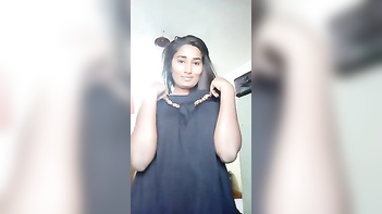 Indian Babe Flexes Her Tiny Tits In A Wild Xxx Show