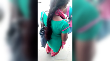 Desi Teen Shows Off Her Stunning Body at the Bus Stop - Damn That’s Sexy