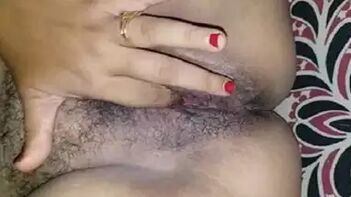 Desi Aunty with a Massive Pussy Getting Fingered Like a Fucking Pro