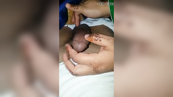 Desi Chick Shows Off Her Juicy Ass and Toy-Masturbates in Public