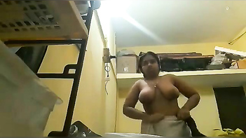 Indian Babe Flashes Tits and Slips into Black Bra in Homemade Clip.