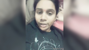 Babe Teases Her BF with Dirty Hindi Talk, Showing Off Her Perfect Body