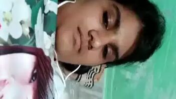 Desi Chick Flashing Her Massive Titties on Selfie Cam