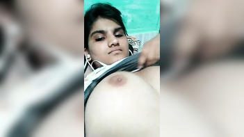 Desi Chick Flashing Her Massive Titties on Selfie Cam